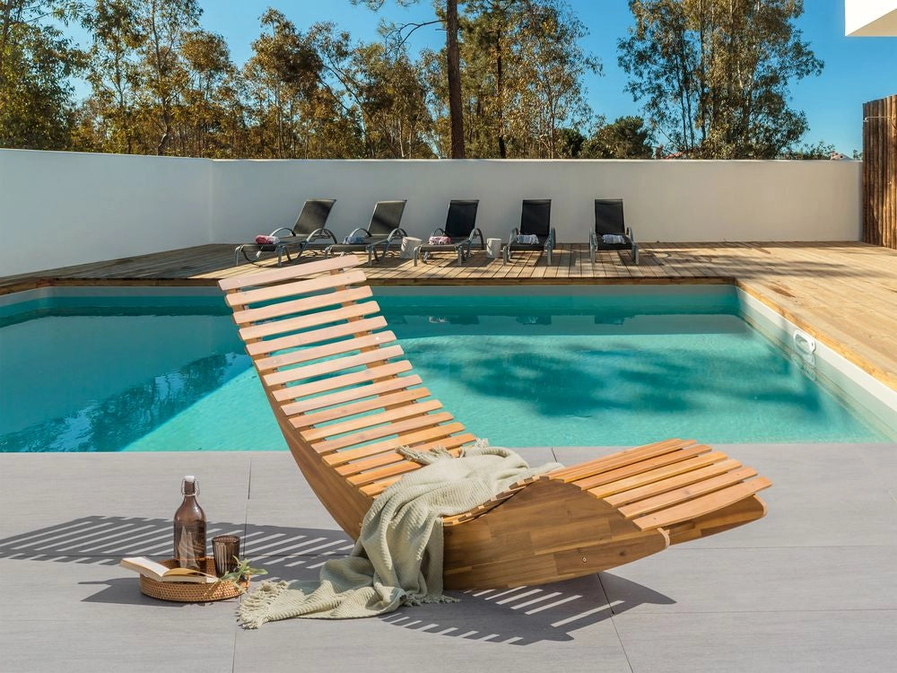 Lettino prendisole in legno di acacia chiaro design a dondolo lettino da giardino a forma curva