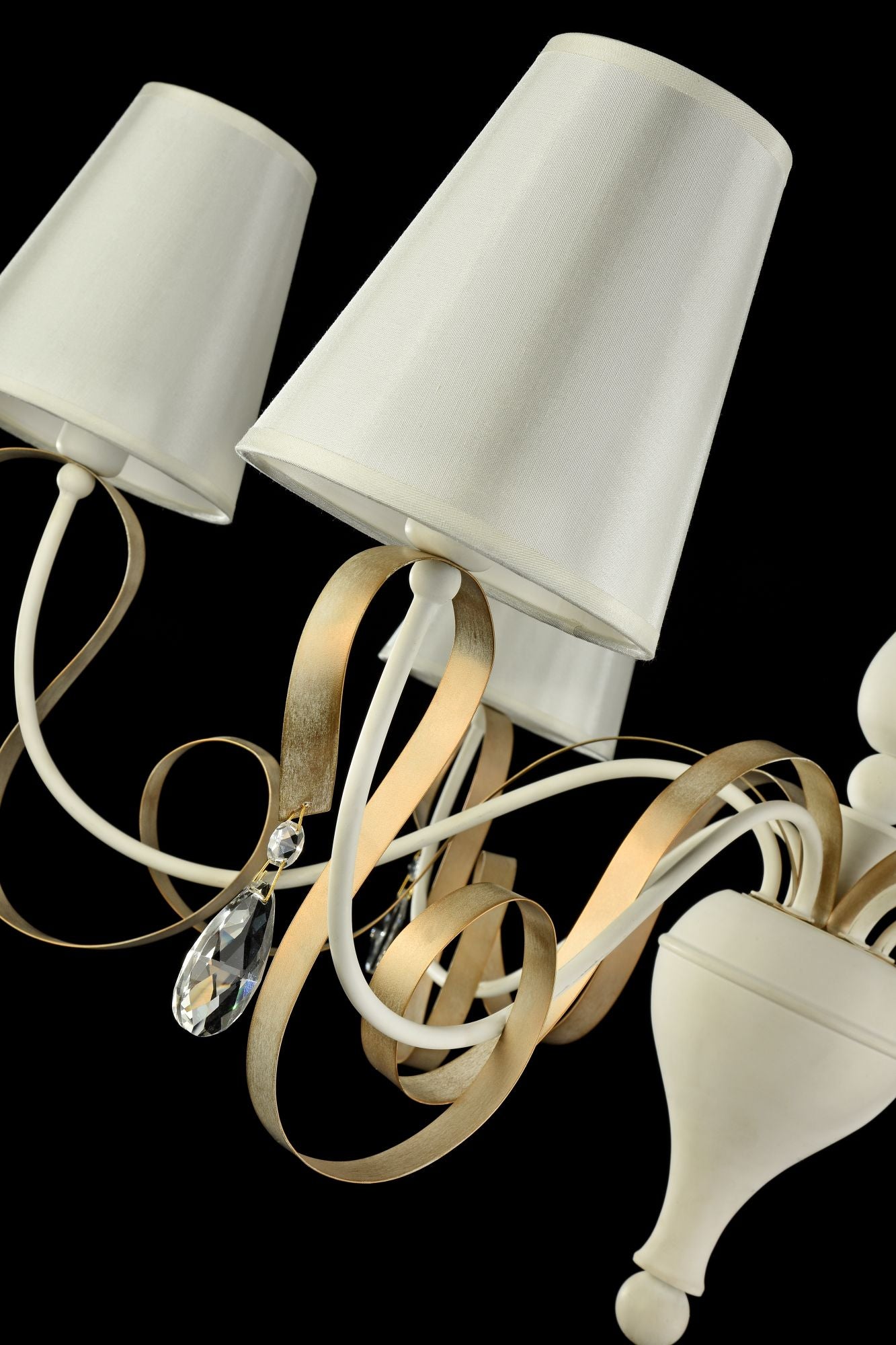 Lampadario Elegant in Metallo Intreccio Bianco con Oro