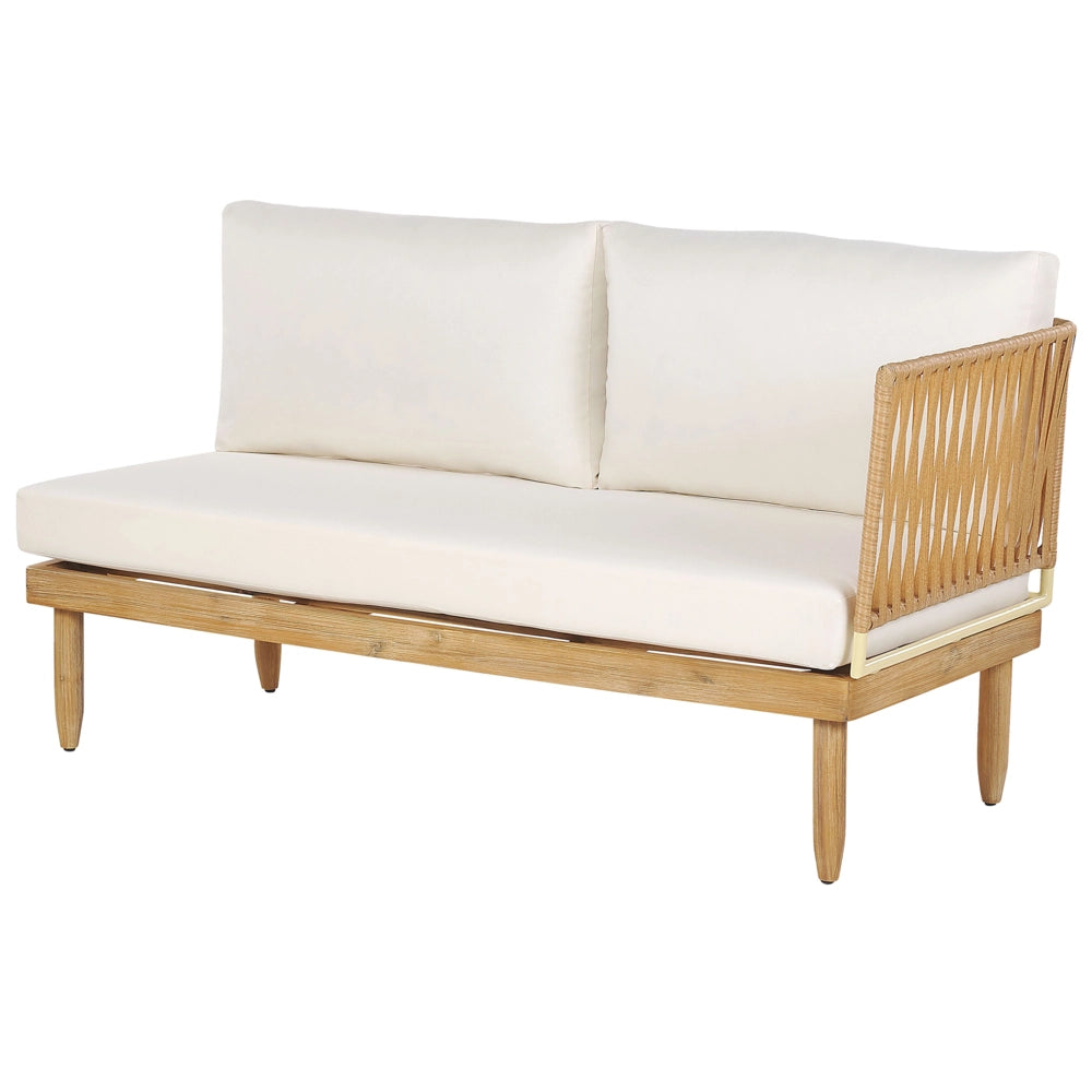 Salotto da esterno in legno di acacia con cuscini bianco sporco e tavolino da caffè con poltrona in finto rattan