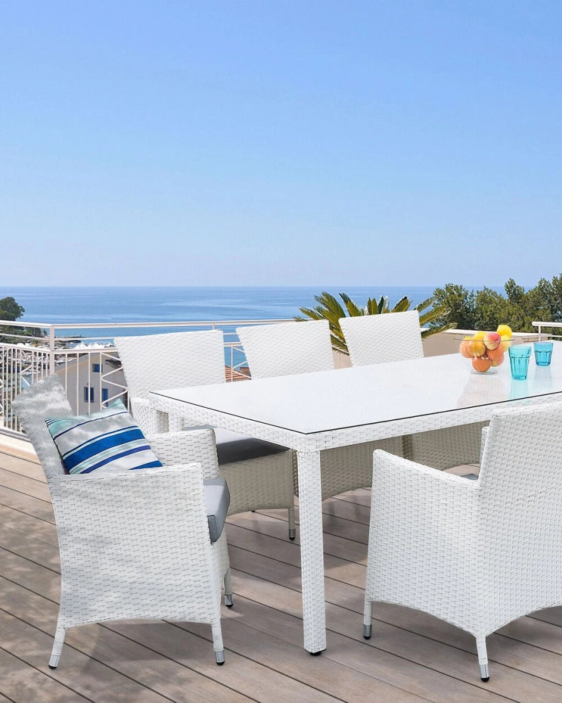 Set di 2 sedie da pranzo da giardino bianche con cuscino in finto rattan grigio. per esterni