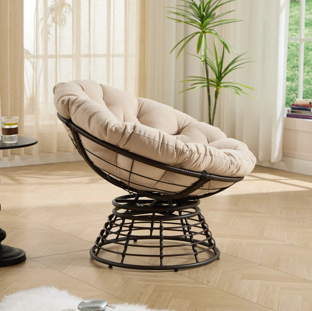 Poltrona Papasan girevole 360° in rattan PE con cuscino beige