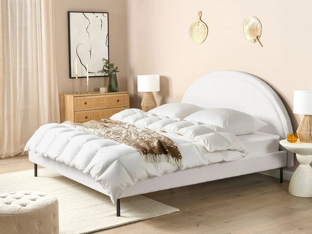 Letto matrimoniale in poliestere bouclè bianco imbottito con base a doghe e testiera rotonda 180 x 200 cm minimalista retrò