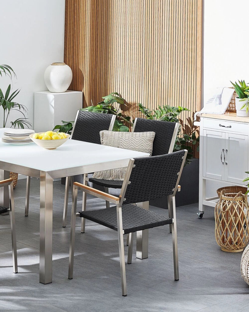 Set di 2 Sedie da Pranzo da Giardino Seduta in Finta Rattan Nero e Argento Gambe in Acciaio Inox Impilabili per Esterni