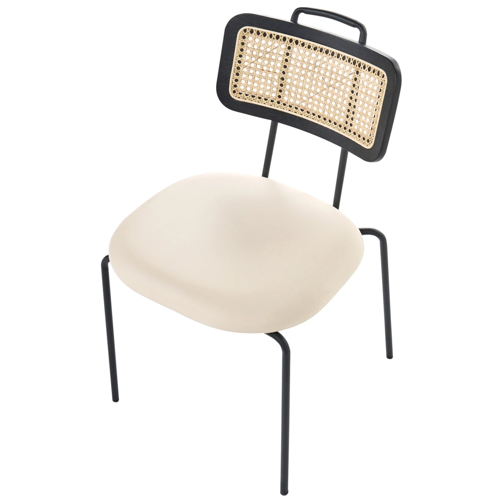 Set di 2 sedie da pranzo con seduta in ecopelle beige chiaro, schienale in rattan PE, gambe in ferro, senza braccioli, cappucci protettivi, design boho moderno