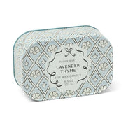 Candela Cherie in latta stampata da 127 g (4,5 oz) - Blu e bianco - Lavanda e timo