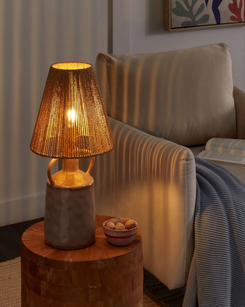 Lampada da tavolo in ceramica tortora con paralume in vimini naturale e carta a cono stile boho soggiorno camera da letto