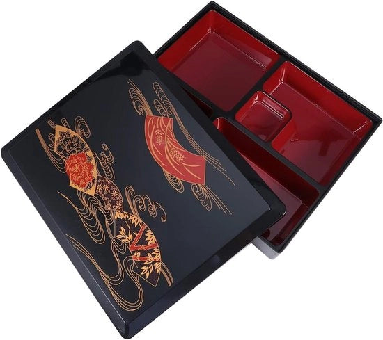 Bentobox per pranzo in legno giapponese con finitura lucida e design tradizionale per uso in ristoranti o a casa.
