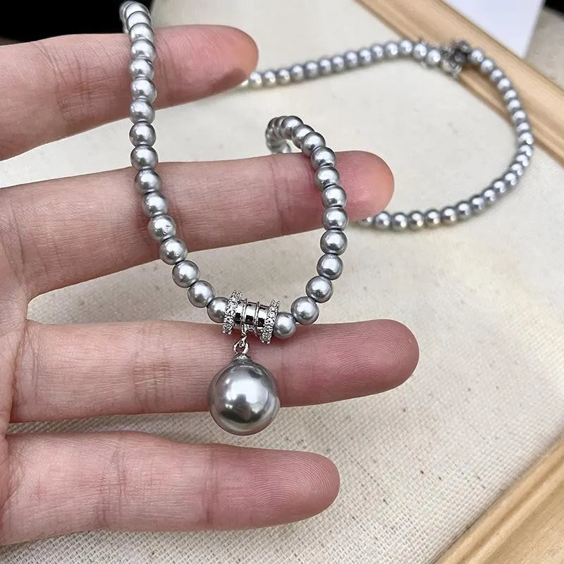 Collana fatta a mano con perle grigie, regalo di Natale o di compleanno.