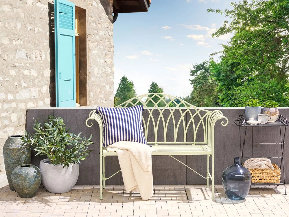Panca da giardino per esterni Pistacchio in metallo verde chiaro 130 cm 2 posti con braccioli svasati in stile vintage