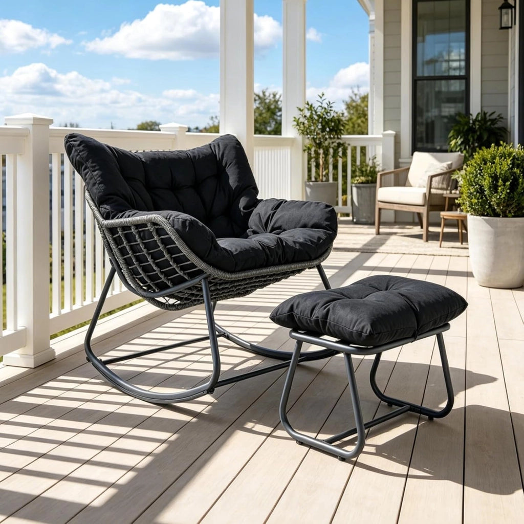 Poltrona a Dondolo con Poggiapiedi, Sedia a Dondolo da Interno ed Esterno, Poltrona Relax in Rattan con Cuscini Rimovibili per Soggiorno, Balcone e Giardino, Portata 150 kg (Nero)