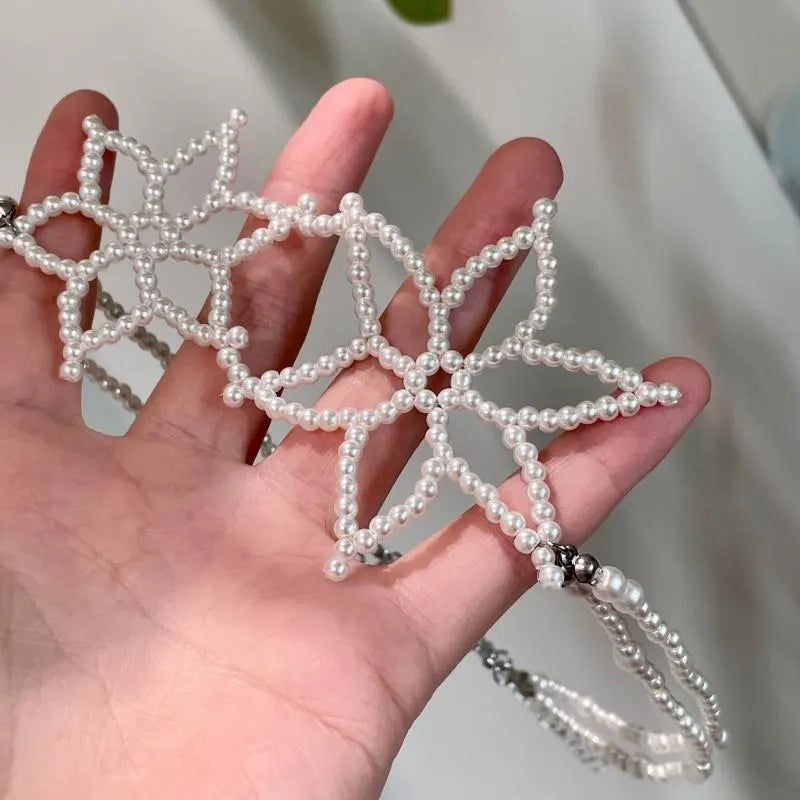 Collana con fiore di perle intrecciato a mano, regalo di Natale o di compleanno.