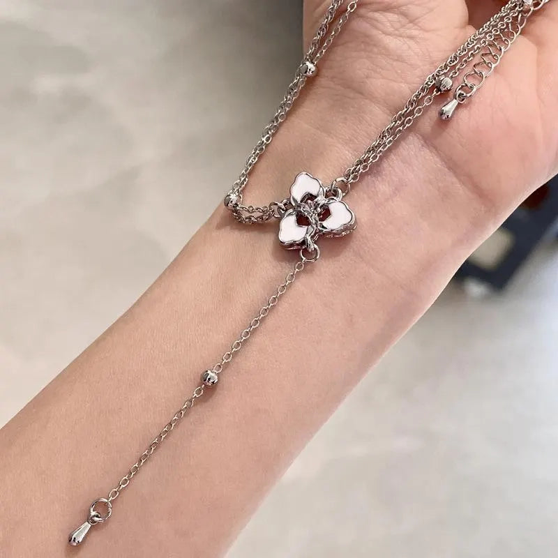 Collana a forma di trifoglio con conchiglia cava, realizzata a mano, regalo di Natale o di compleanno.