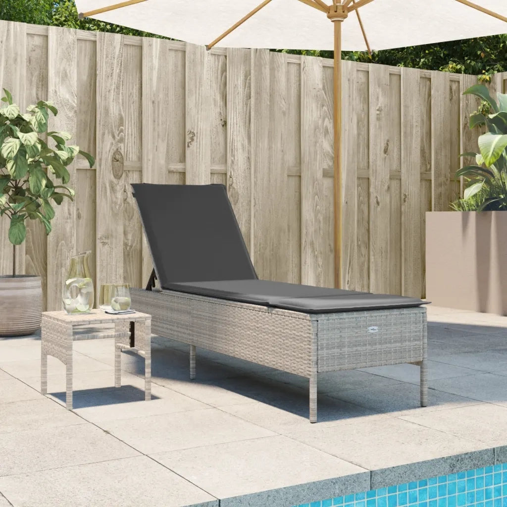 Sdraio da giardino | Lettino con Tavolo e Cuscino Grigio Chiaro in Polyrattan