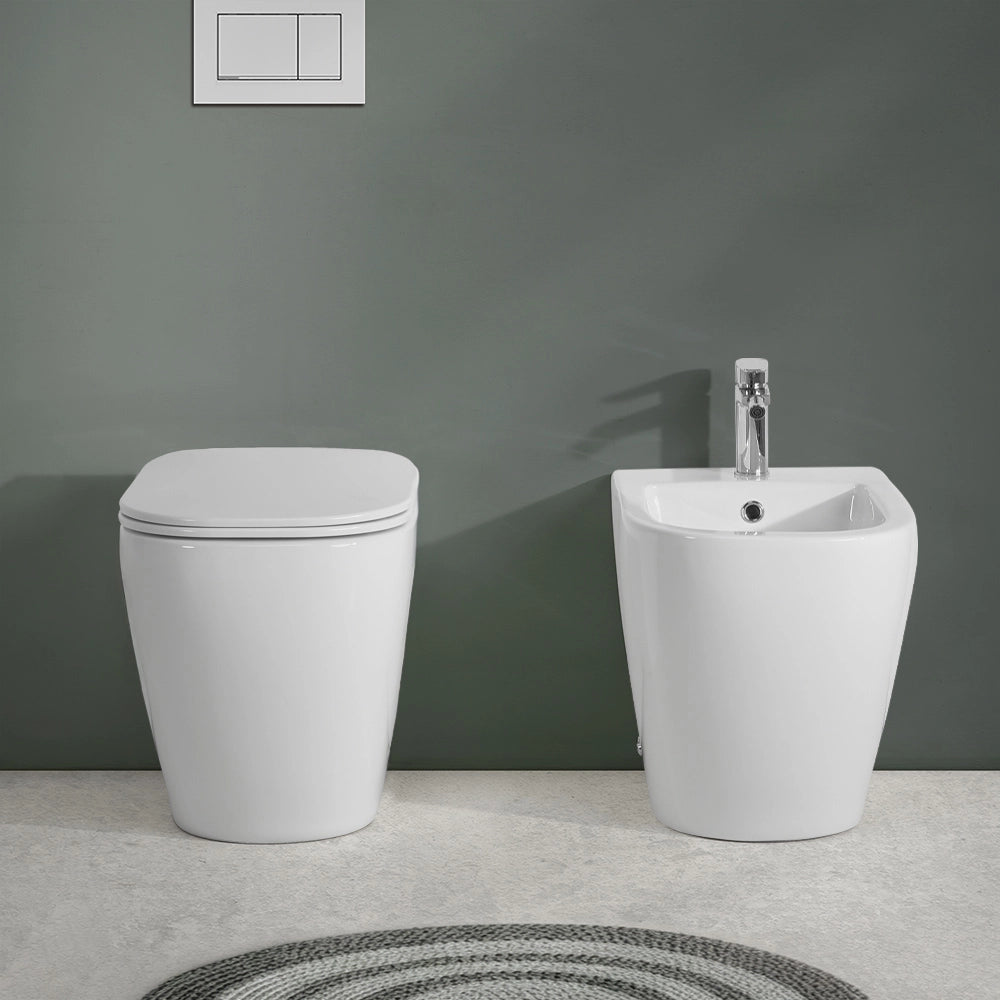 Sanitari filomuro in ceramica bianco design quadrato con copriwc e scarico rimless Kayra