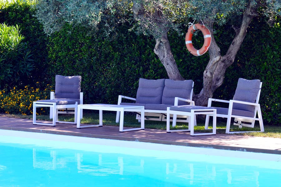 Set Salotto da Giardino Divano 2 Posti 2 Poltrone e Tavolino Mikonos