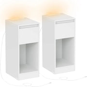 VASAGLE Comodino sottile con stazione di ricarica e luce LED, set di 2 tavolini laterali stretti, porte USB, cassetto e scomparto aperto, per camera da letto, soggiorno, bianco nuvola LET710W01