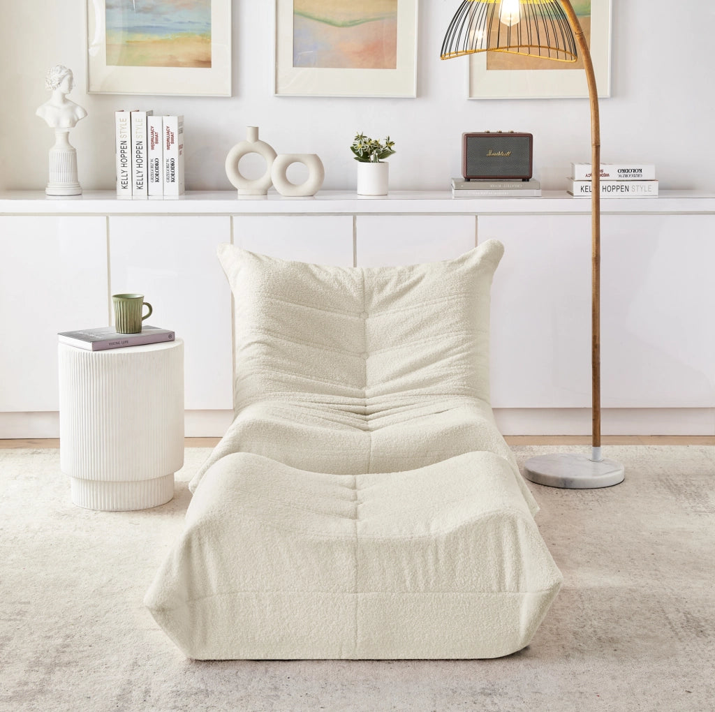 Poltrona da pavimento in teddy beige con poggiapiedi