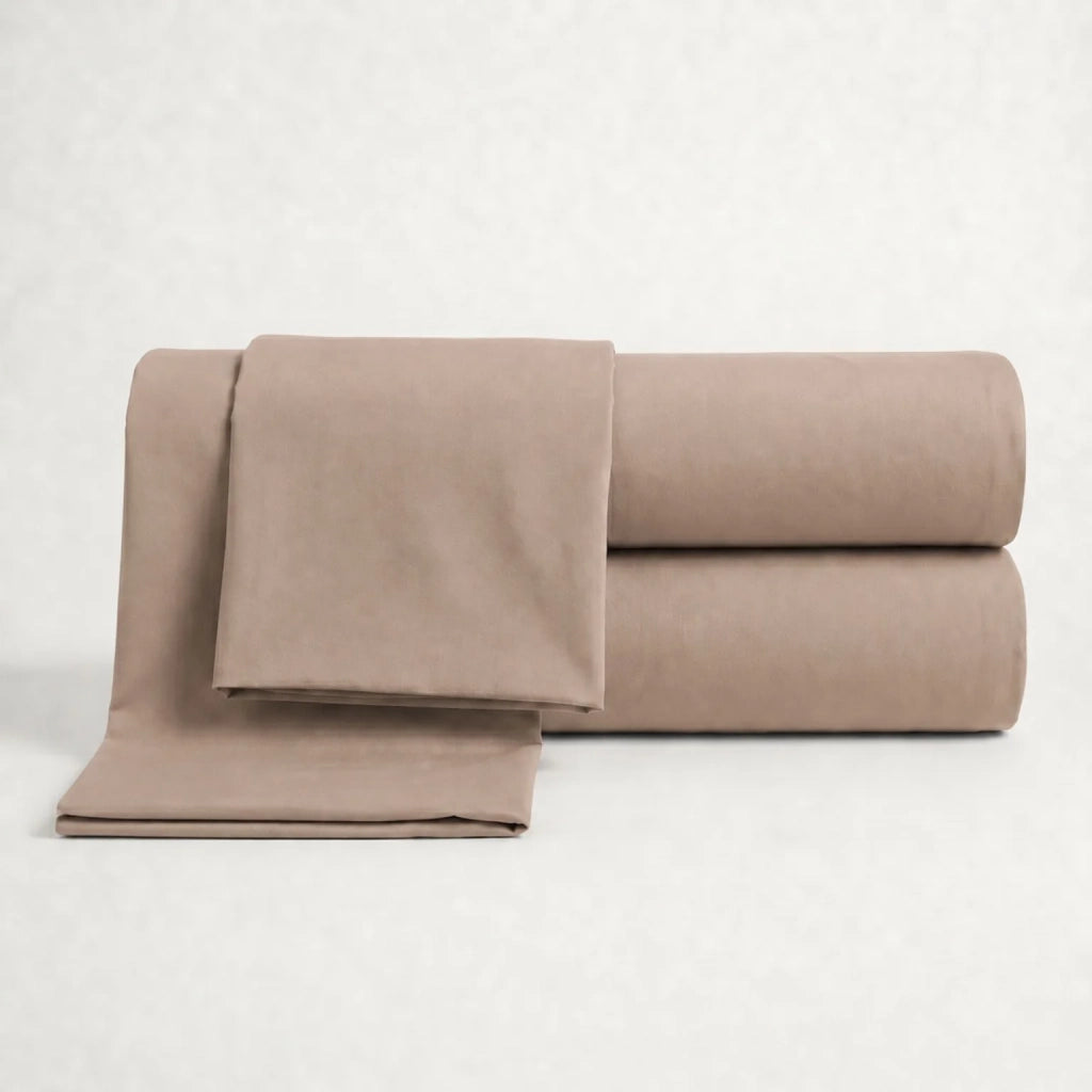 Set Lenzuola Letto Una Piazza e Mezza in Cotone Percalle 200 TC Mocha | Lenzuolo Piano 190x295 cm, lenzuolo con angoli 130x200 cm e Tasca da 28 cm, 1 Federa | Made in Italy