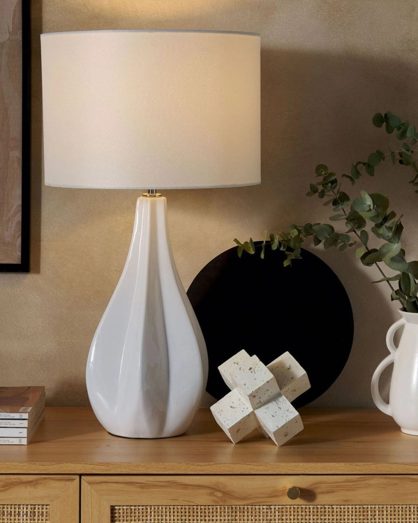 Lampada da Tavolo in Porcellana Beige Chiaro Paralume Tamburo 60H cm Glamour Soggiorno