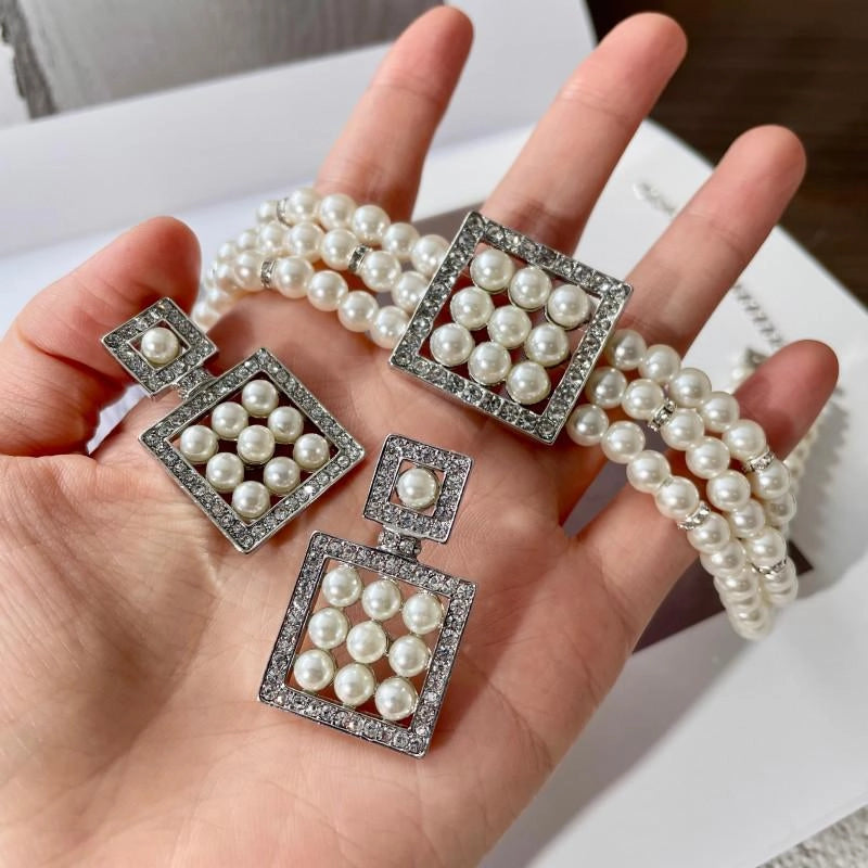 Collana e orecchini fatti a mano con zirconi, diamanti e perle, regalo di Natale o di compleanno.