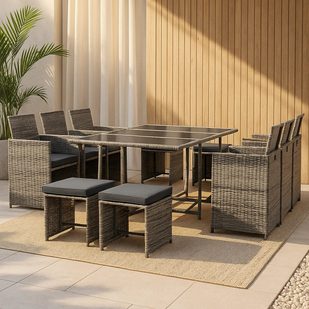 Set da Pranzo Laredo per Esterni Mobili da Giardino Tavolo Poltrone e Pouf - Grigio a Righe [en.casa]