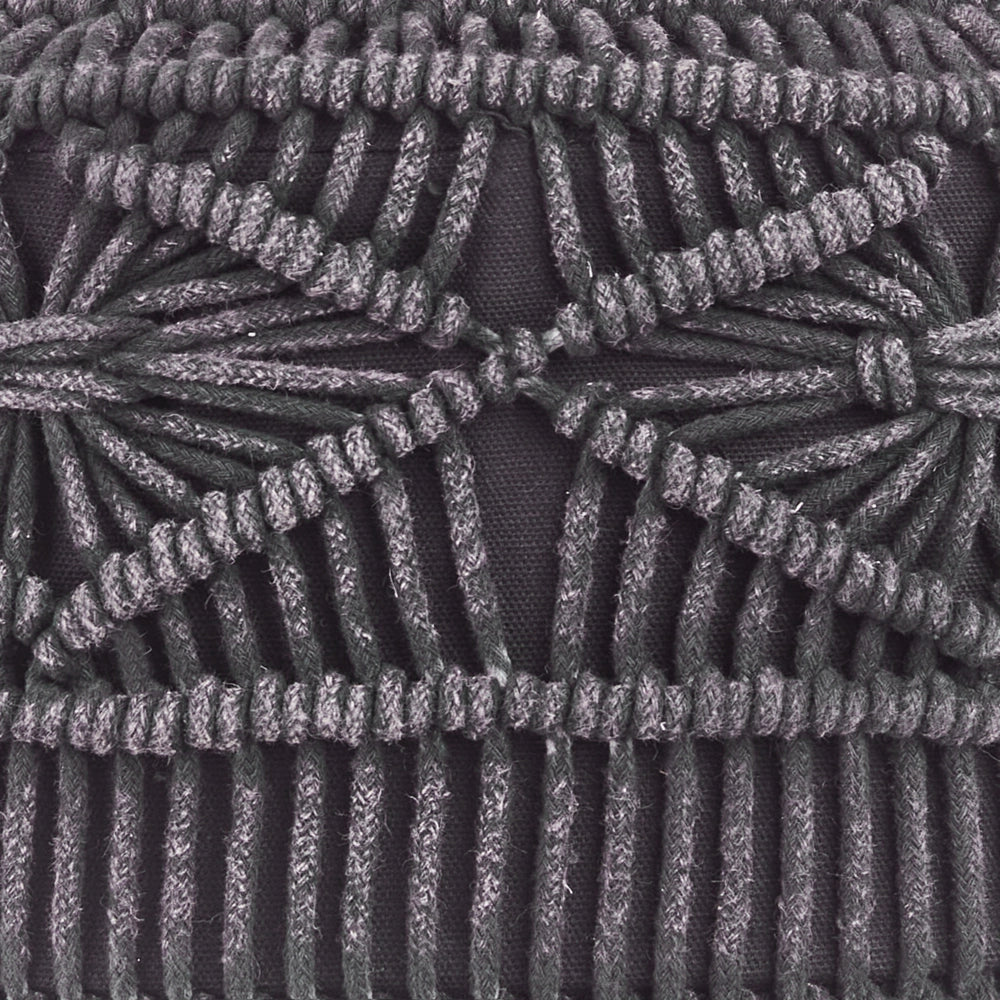 Poggiapiedi in cotone grigio grafite con gambe in legno motivo orientale lavorato a maglia rustico