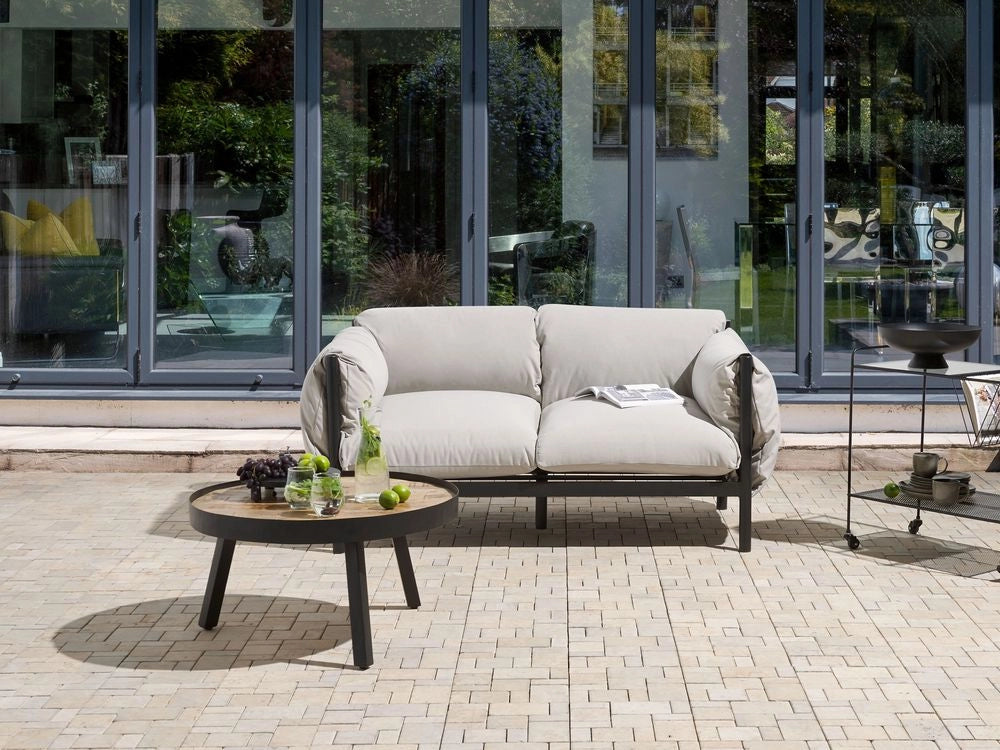 Divano a 2 posti Divano da giardino in alluminio Struttura in alluminio nero Cuscini in tessuto idrorepellente grigio chiaro