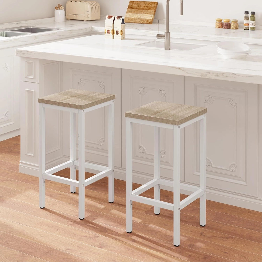 Set di 4 Sgabelli da Bar Industriali con Poggiapiedi, Sgabelli da Cucina senza Schienale, Sedie Alte per Penisola Cucina, Sedile in Truciolato e Telaio, 33x33x65cm, rovere chiaro, 1059BY-4
