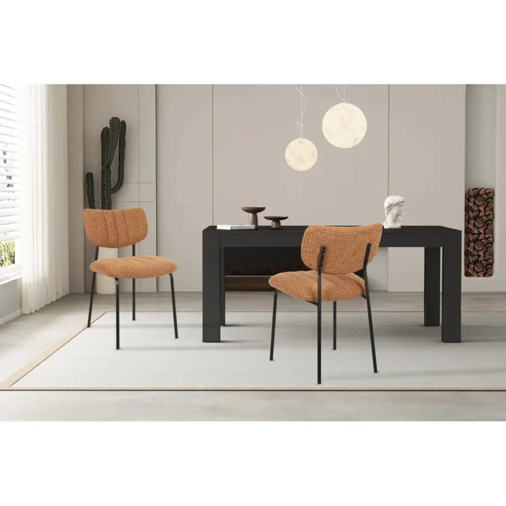 Set di 2 sedie NORAYA – Tessuto arancione – Design compatto – Gambe in metallo – Tocco colorato e moderno