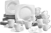 Set di servizio - combinazione di piatti, bicchieri e tazze