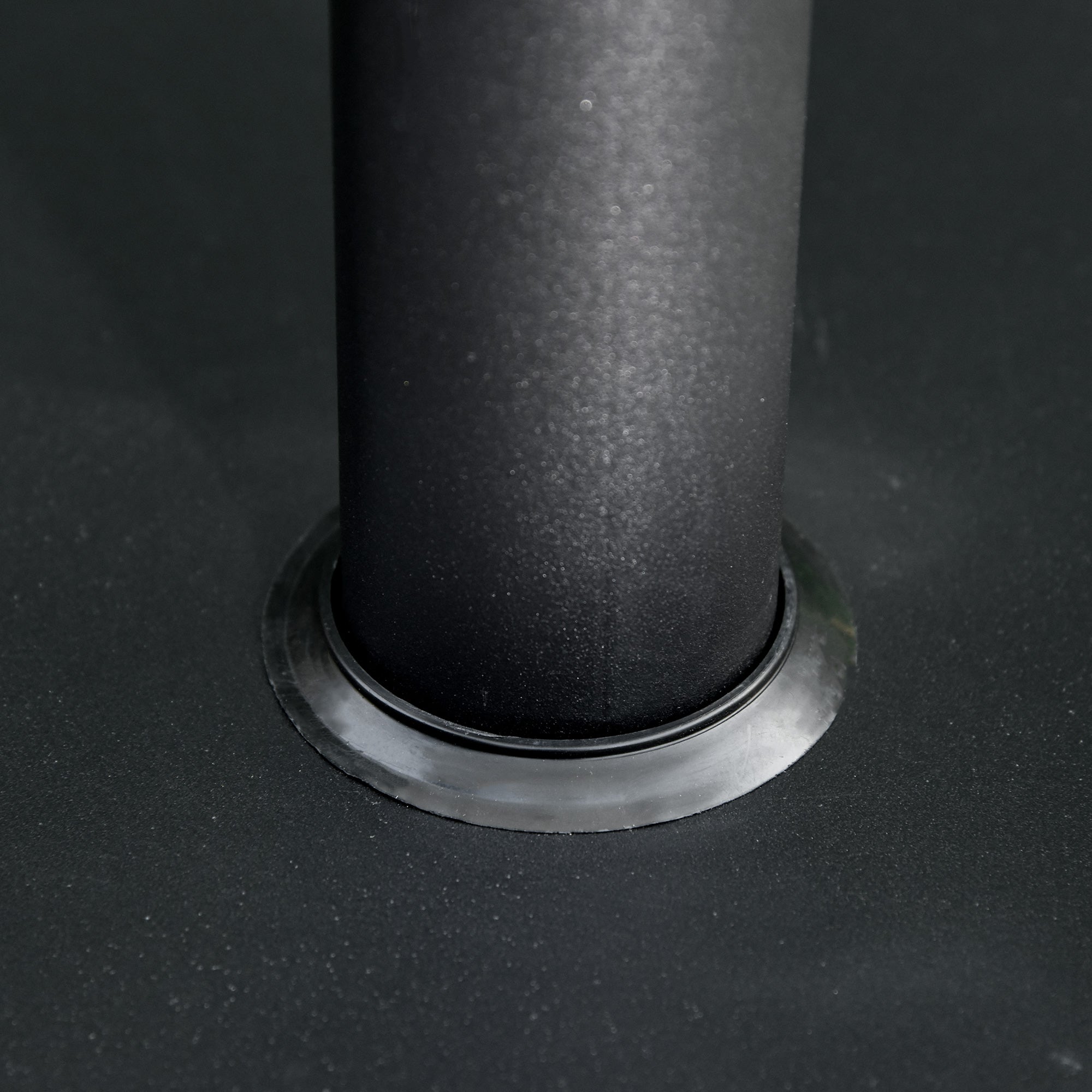 Base per Ombrellone 13kg con Finitura Lucida 40x40x43 cm in Cemento Nero