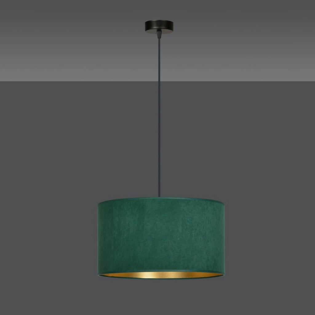 Lampada a sospensione HILDE con paralume in velluto verde e interno oro