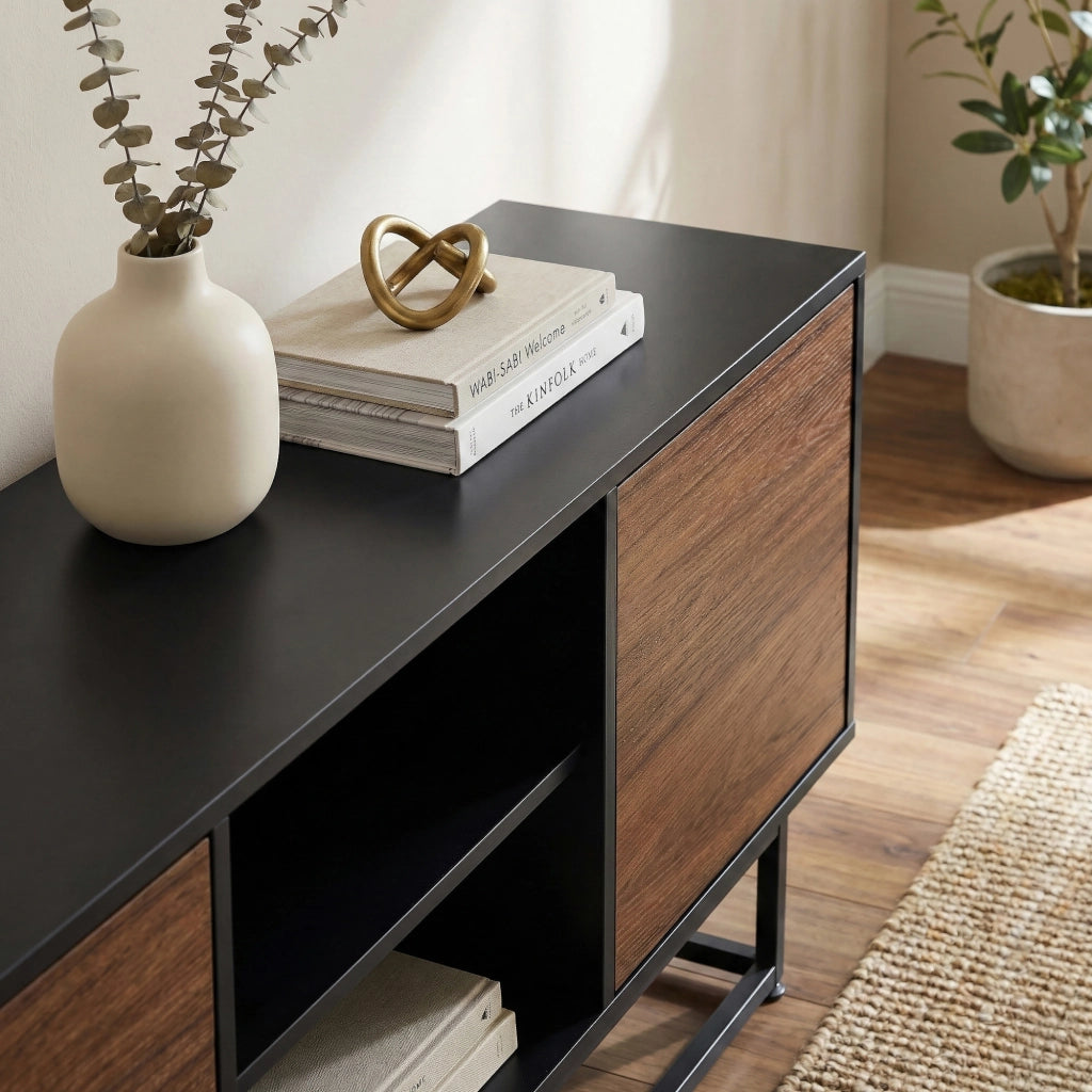 Armadietto Boxholm Credenza Bassa con 3 Ante Push-Open e 2 Vani Aperti 160x30x57 cm Nero / Effetto Noce [en.casa]