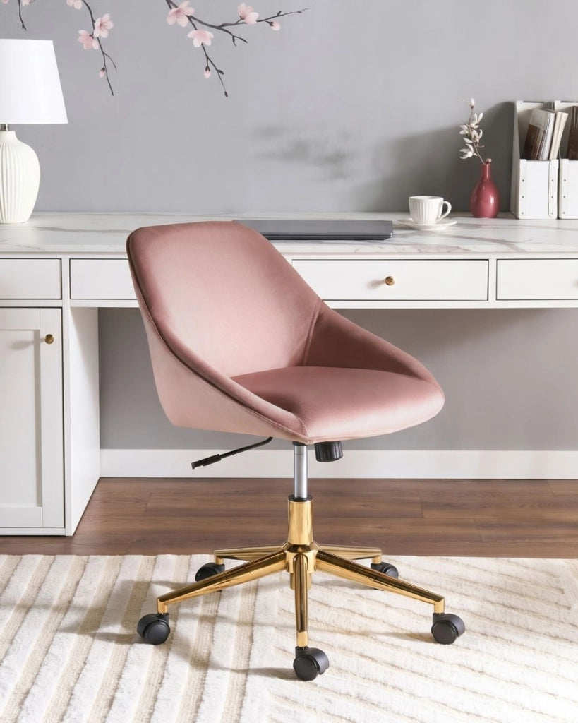 Sedia da ufficio in velluto rosa regolabile e girevole, con gambe in metallo Arredamento da ufficio elegante