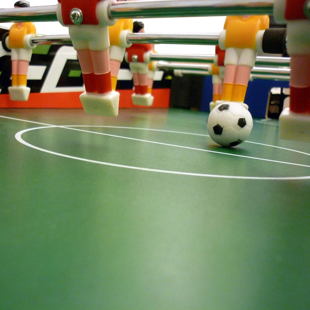 EIC Calcetto indoor Kick-Off con gambe. Calcetto balilla da interno in MDF. Misure medie, 98x42x63cm. Bigliardino da cas
