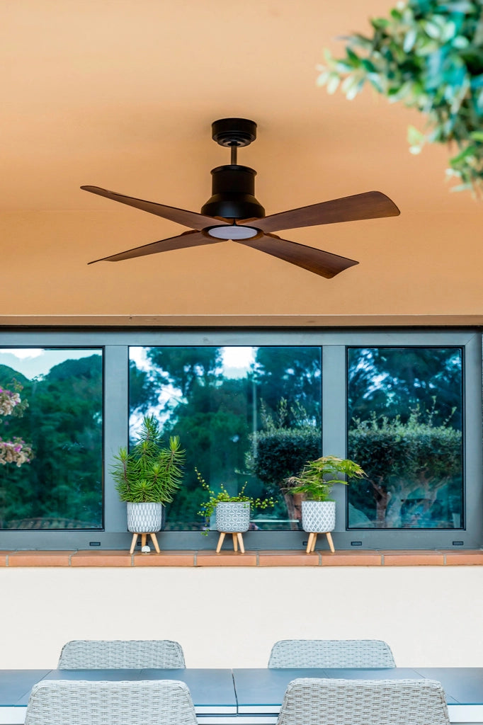 FARO Ventilatore a soffitto Ø130 cm DC in acciaio nero con 4 pale marroni UL Winche FARO-33481UL