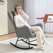 Sedia a dondolo 67x95x100 cm con tasca laterale e schienale imbottito in teddy grigio