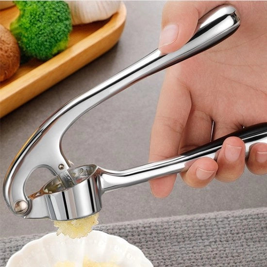 Impastatrice aglio - Hakka aglio professionale - Impastatrici aglio - Strumento per aglio - Taglia aglio - Facile da impastare, facile da pulire con manico soffice e ergonomico - Schiuma aglio in silicone e spazzola (argento)