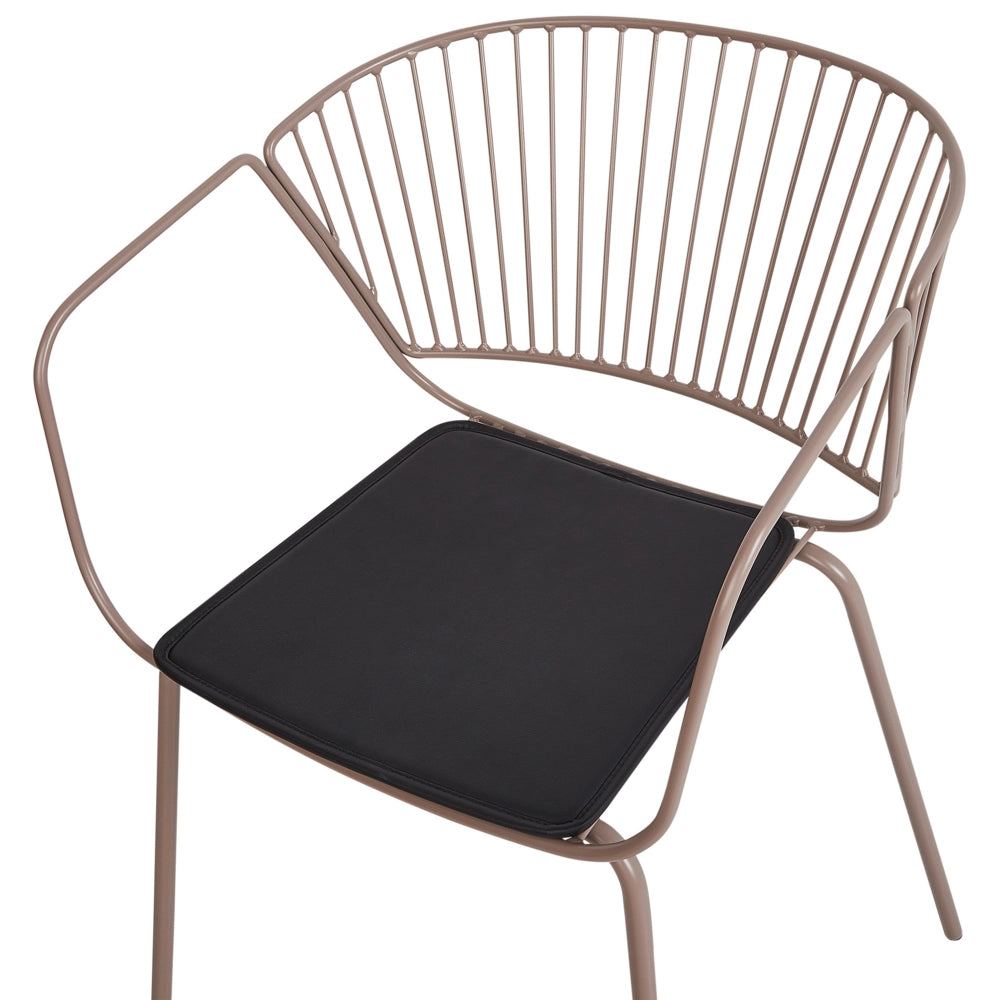 Set di 2 sedie da pranzo in metallo beige con design a filo in ecopelle nera con cuscinetto per sedili in stile industriale e glam.