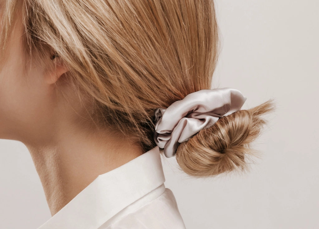 Scrunchies Elastico Per Capelli Crespi 100% Seta In Tinta Unita - Scrunchies - Tortora