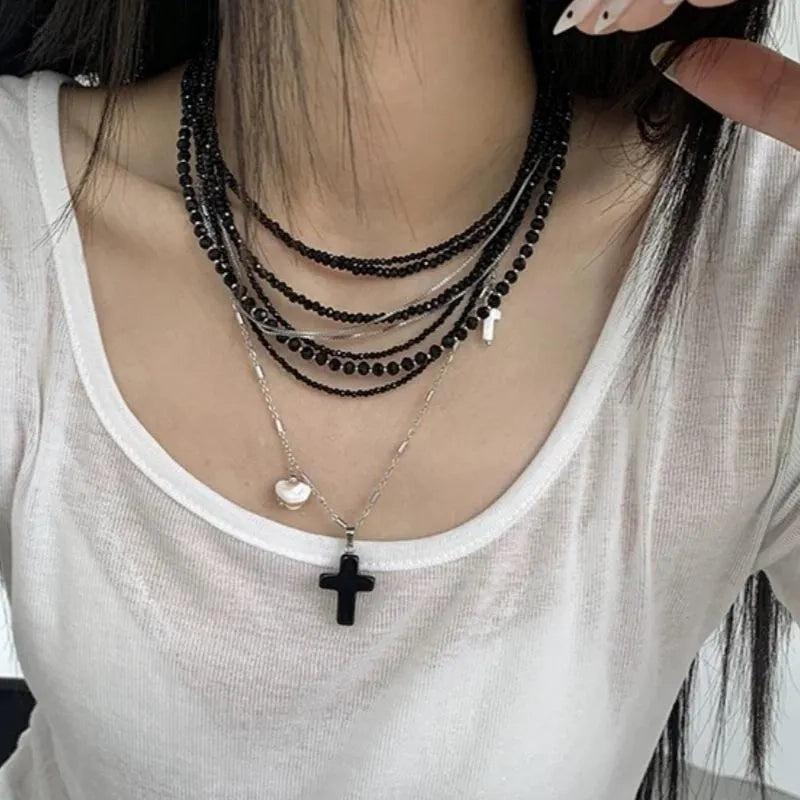 Collana vintage multistrato con ciondolo a croce nera e perline di cristallo, regalo di Natale o compleanno.