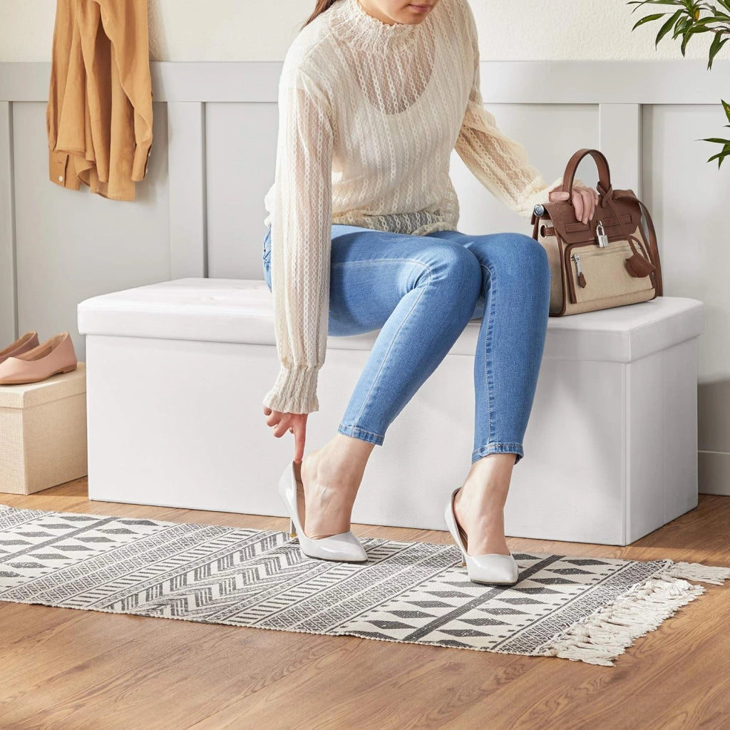 SONGMICS Cassapanca Contenitore 120L, Pouf Contenitore, Panca Poggiapiedi Pieghevole, Capacità di Carico di 300 kg, Seduta Imbottita, Bianco LSF702.