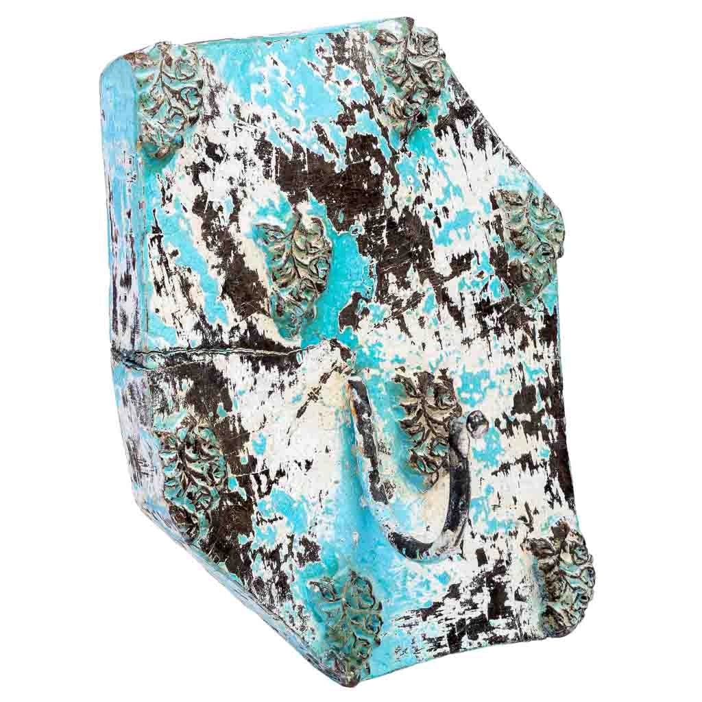 Appendino in legno intagliato con finitura blu anticata artigianale 16x0x8h cm