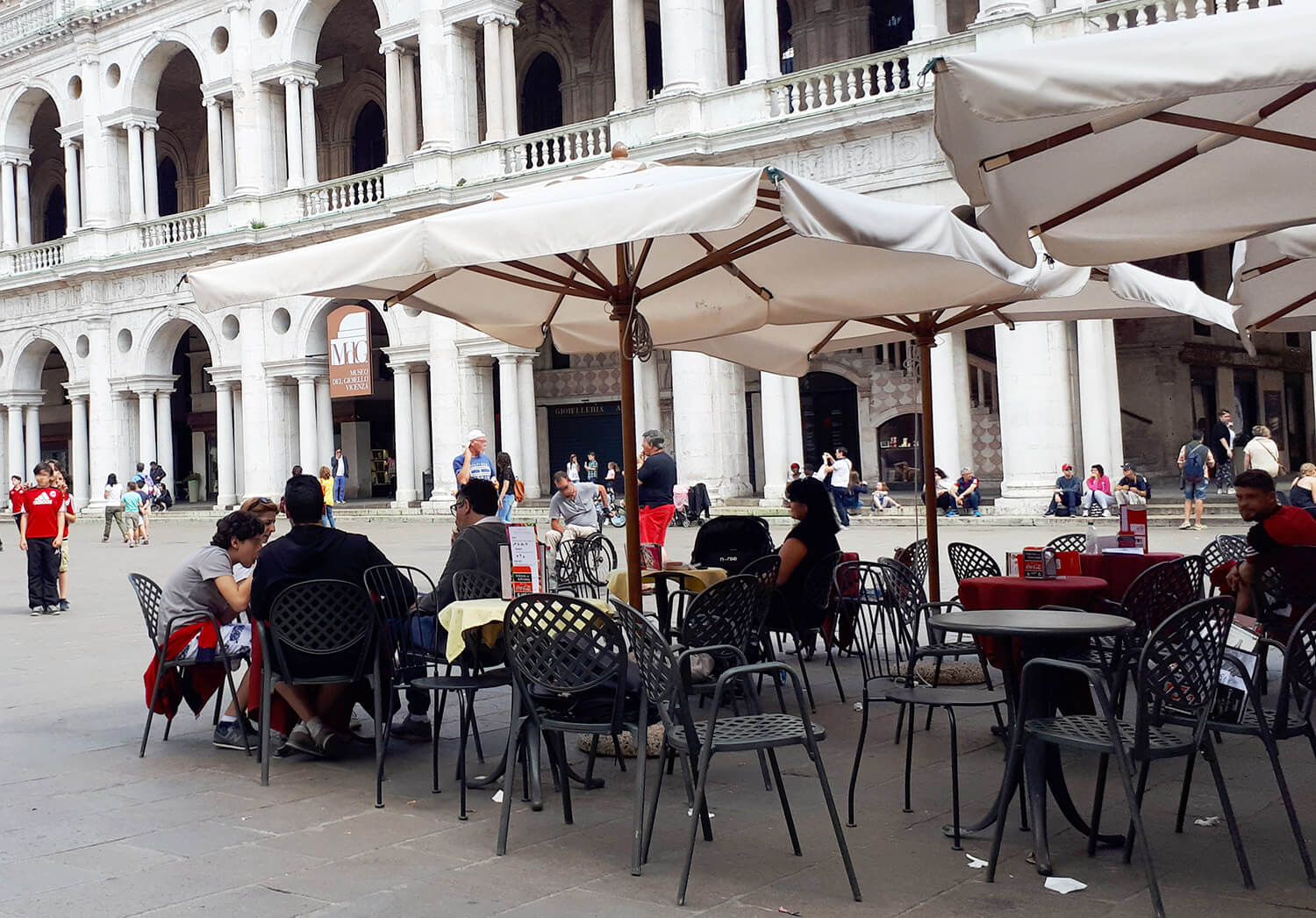 Ombrellone da Giardino 3,5x3,5 m Palo Ø60 mm in Legno Telo in Acrilico con Balza Danieli Bangkok Ecrù