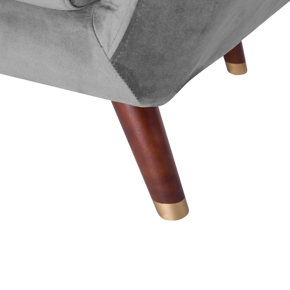 Poltrona in velluto grigio con gambe in legno con schienale capitonnè