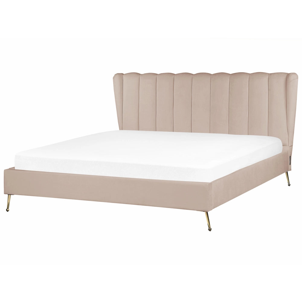 Letto in velluto beige tortora rivestito con gambe in metallo dorato UE Dimensioni doppie 180 x 200 cm con testata con porta USB Camera da letto moderna e glam.
