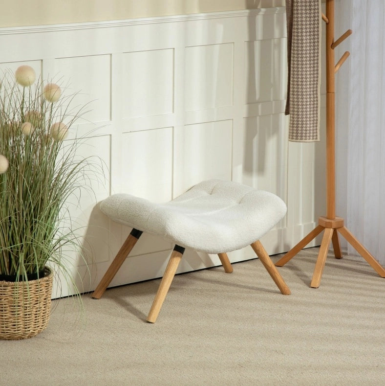 Pouf imbottito color crema con gambe in legno