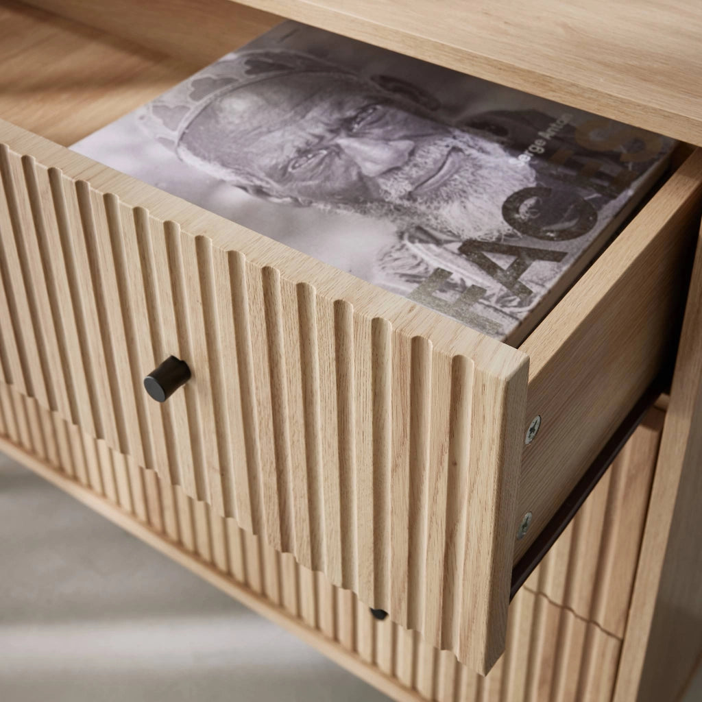 Cassettiera, decoro in legno scanalato, 3 cassetti, marrone naturale