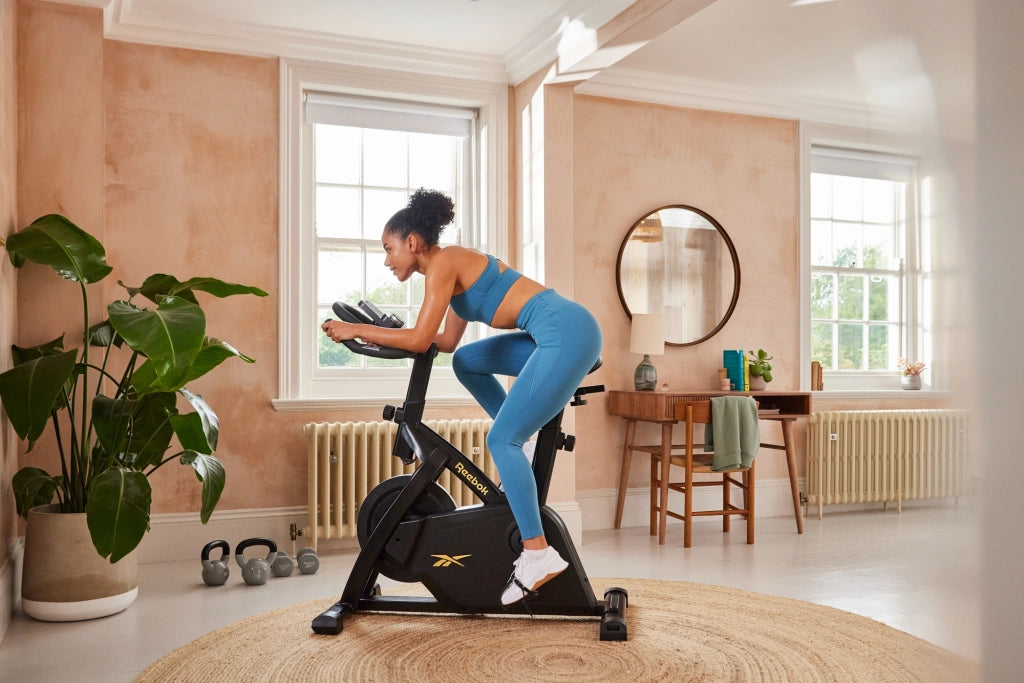 Spinning Bike de fitness Ergomètre - Reebok - Maison/Appartement - Modèle FR30 - Roue d'inertie 18 KG - Ecran LED