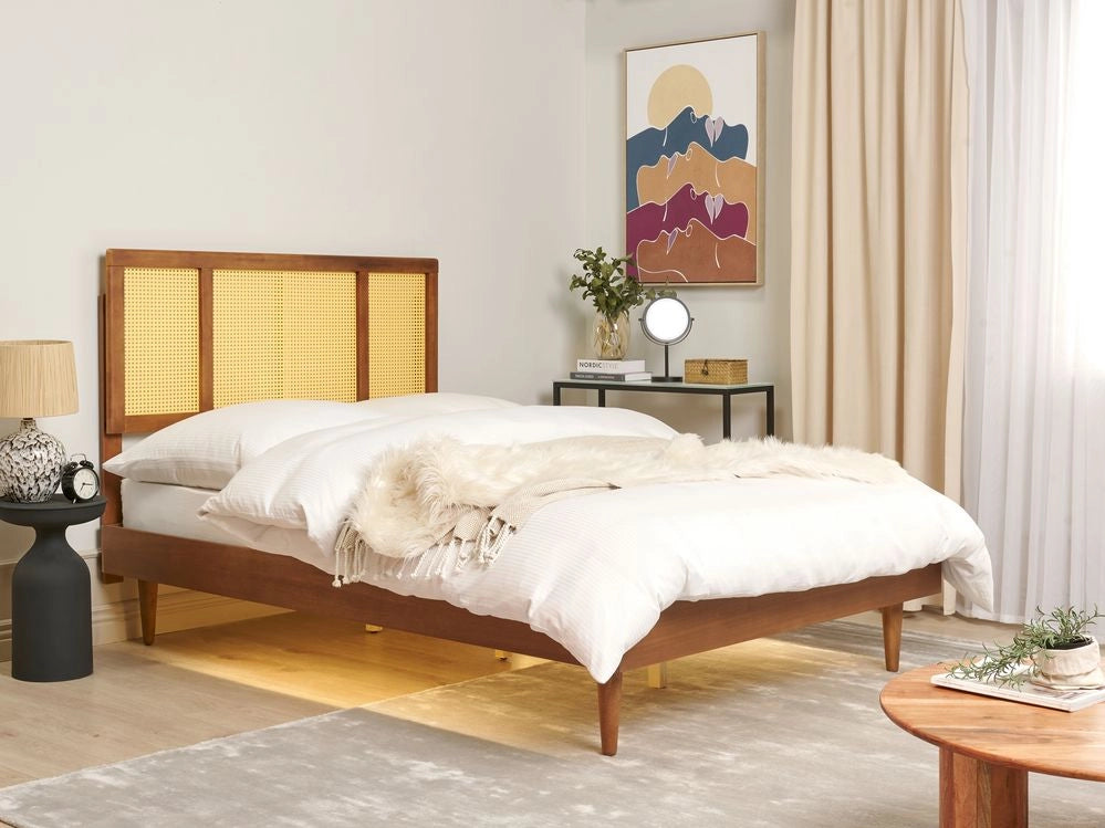 Letto moderno con rete a doghe testata a treccia viennese in legno chiaro con LED 160 x 200 cm camera da letto